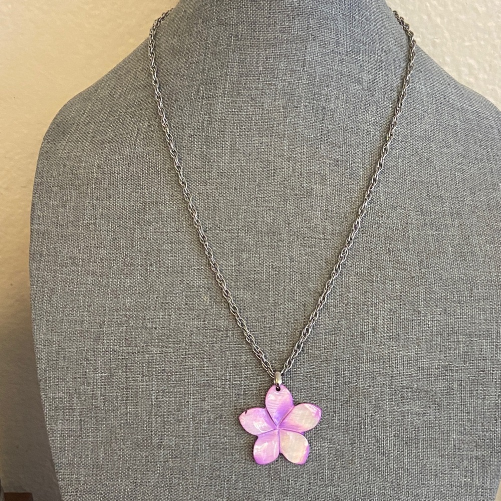 Vintage 80s Purple Mother of Pearl Plumeria Pendant Necklace
